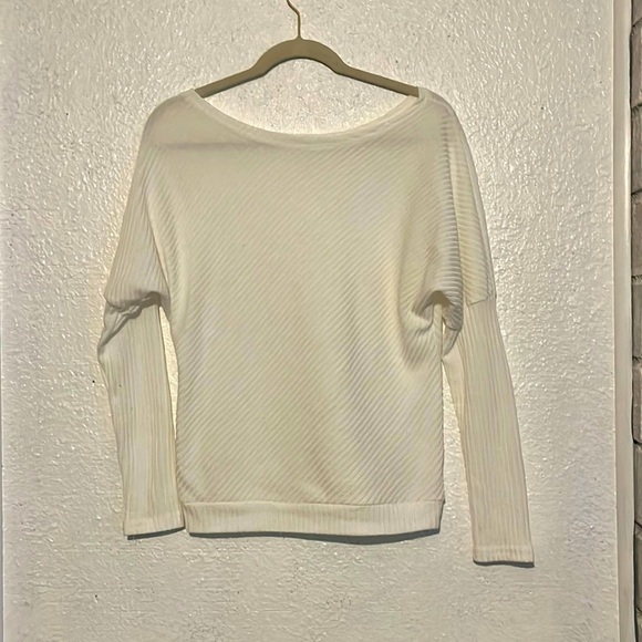 White sweater size medium - Picture 1 of 5